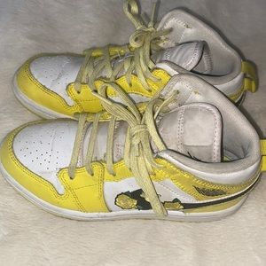 Air Jordan 1 Mid SE GS 'Rose Patch